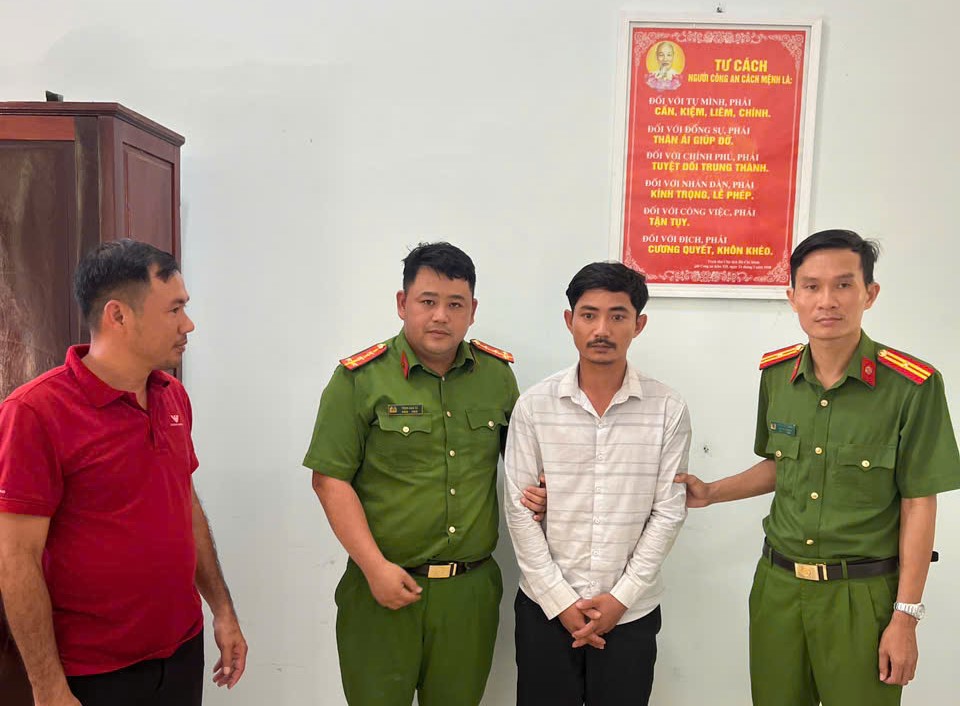 Lê Thanh Tuấn bị bắt tạm giam vì dùng điếu cày đánh bố ruột- Ảnh 2. Lê Thanh Tuấn bị bắt tạm giam vì dùng điếu cày đánh bố ruột- Ảnh 2.