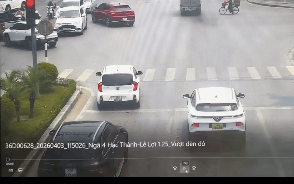 Quay đầu xe ở phần đường dành cho người đi bộ qua đường bị phạt bao nhiêu tiền?- Ảnh 2. Quay đầu xe ở phần đường dành cho người đi bộ qua đường bị phạt bao nhiêu tiền?- Ảnh 2.