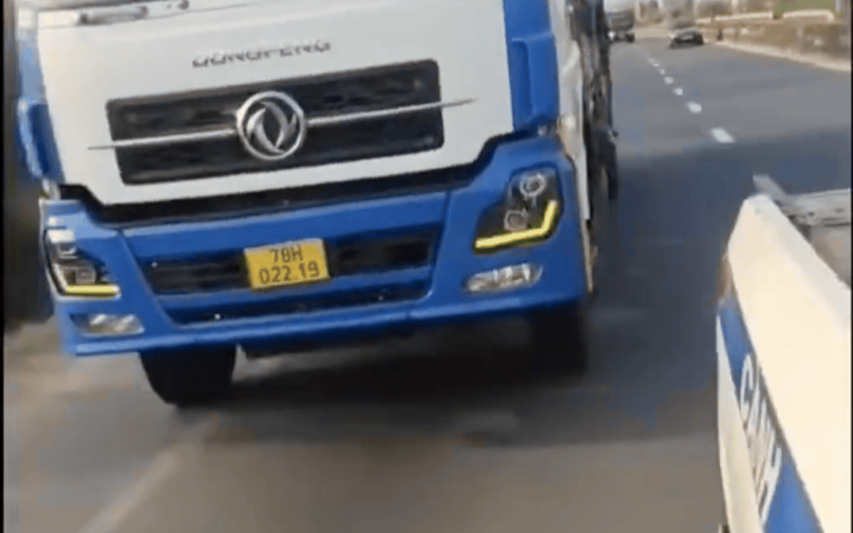 tài xế xe tải bỏ chạy tài xế xe tải bỏ chạy