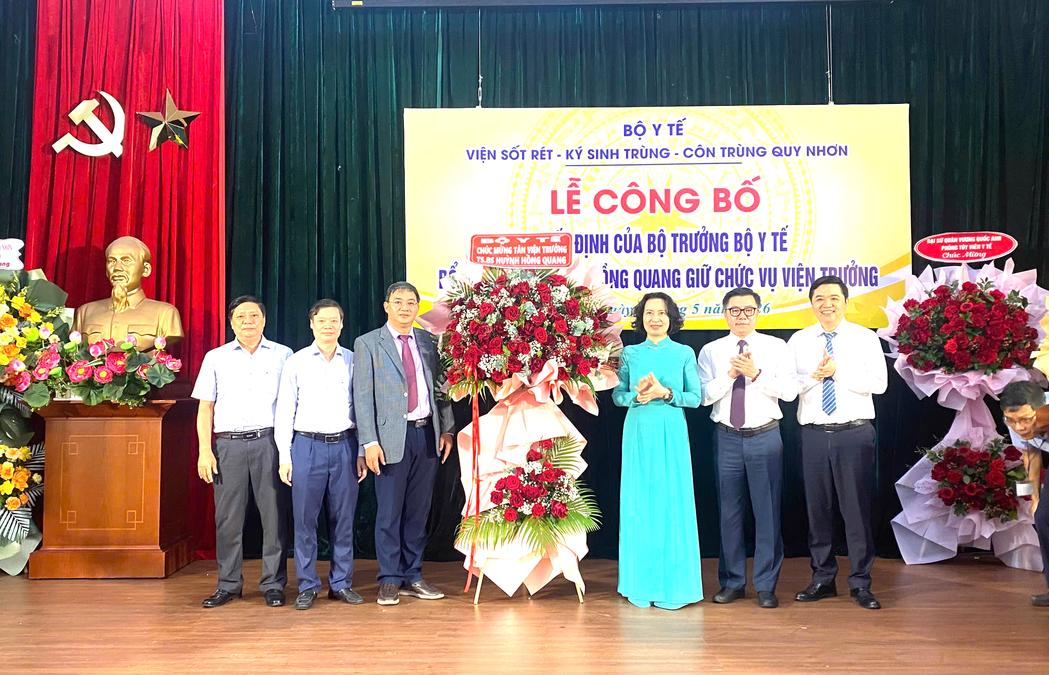 Bộ Y tế công bố quyết định bổ nhiệm Viện trưởng Viện Sốt rét - Ký sinh trùng - Côn trùng Quy Nhơn- Ảnh 3. Bộ Y tế công bố quyết định bổ nhiệm Viện trưởng Viện Sốt rét - Ký sinh trùng - Côn trùng Quy Nhơn- Ảnh 3.