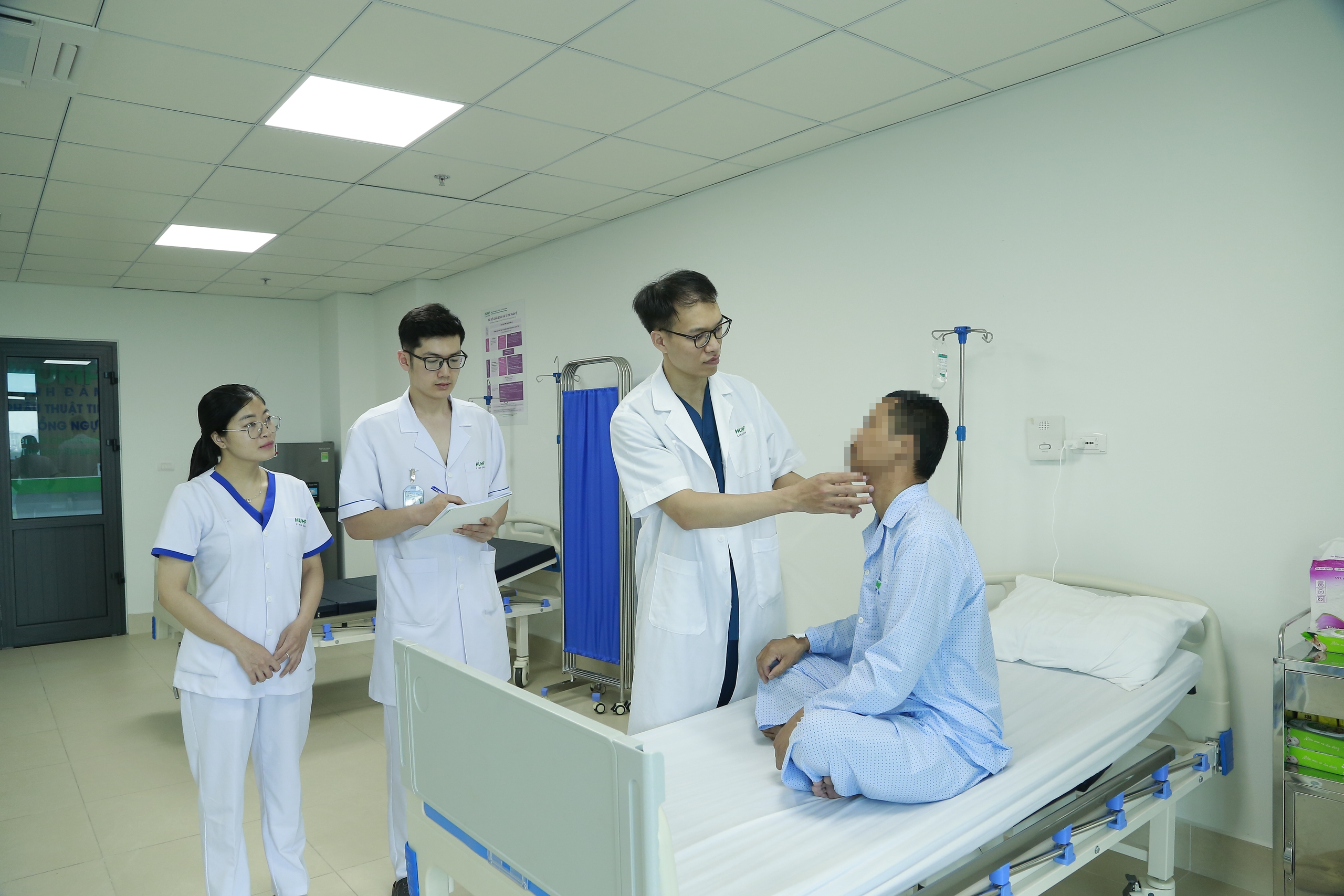 Bị cắn đứt rời môi sau mâu thuẫn gia đình, người đàn ông phải nhập viện tạo hình- Ảnh 2. Bị cắn đứt rời môi sau mâu thuẫn gia đình, người đàn ông phải nhập viện tạo hình- Ảnh 2.