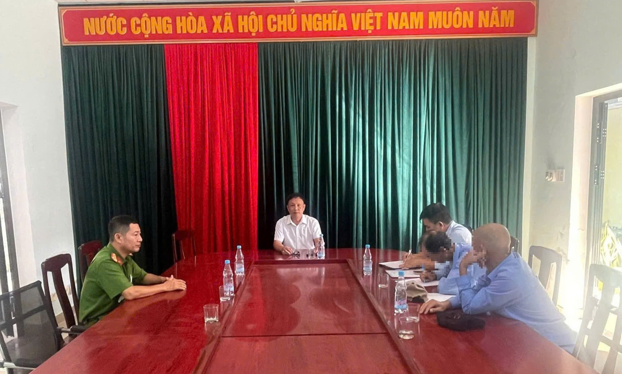 Huế chấn chỉnh tài xế xích lô chèo kéo khách, tăng cường kiểm tra phục vụ du lịch- Ảnh 1. Huế chấn chỉnh tài xế xích lô chèo kéo khách, tăng cường kiểm tra phục vụ du lịch- Ảnh 1.