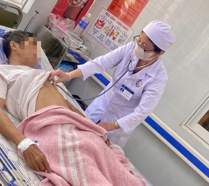Nhiều người nhập viện sau khi ăn ve sầu, bác sĩ cảnh báo nguy cơ- Ảnh 1.