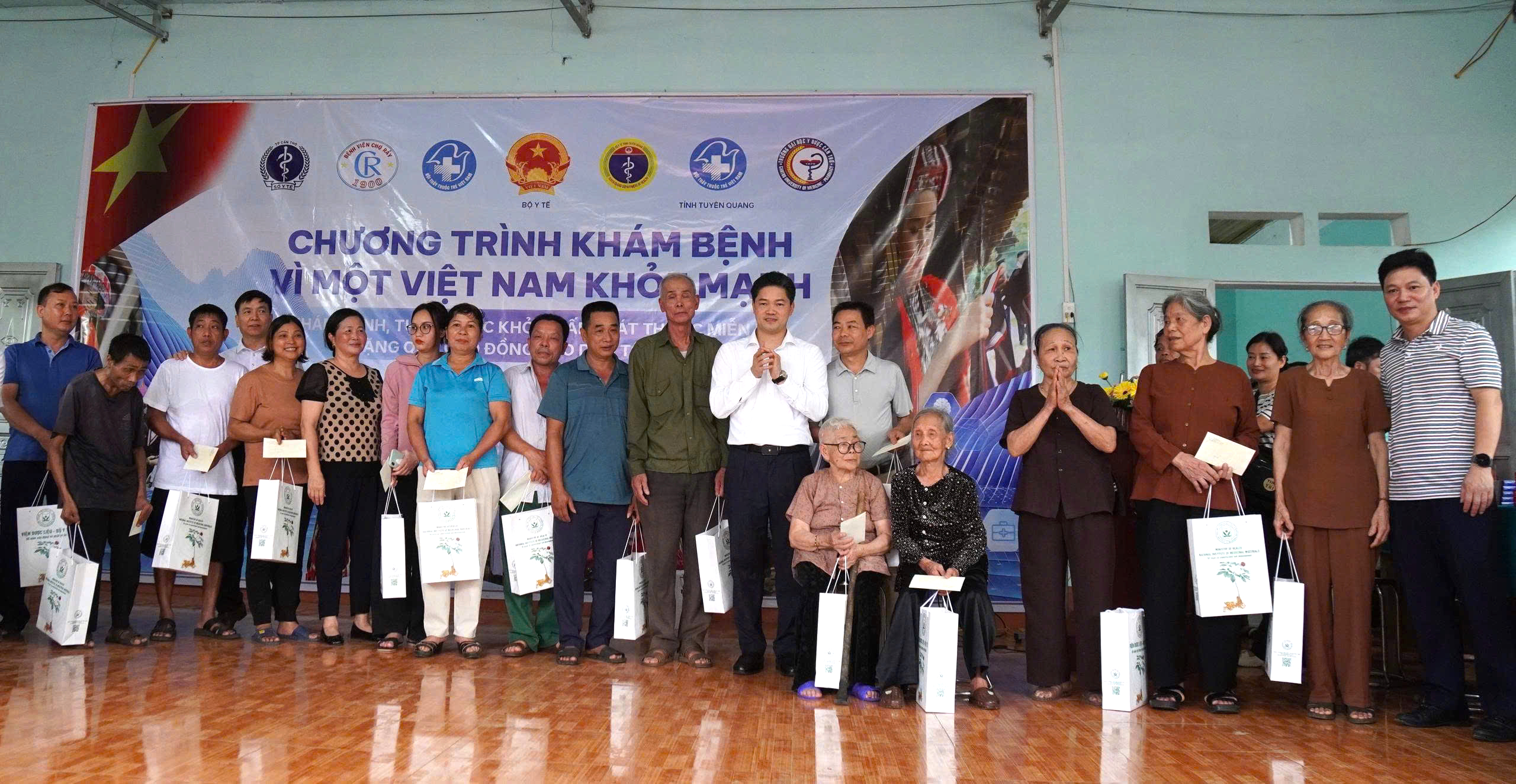 Thứ trưởng Thường trực Vũ Mạnh Hà: Mỗi hoạt động thiện nguyện đúng nhu cầu sẽ góp phần bồi đắp niềm tin với ngành y tế- Ảnh 1. Thứ trưởng Thường trực Vũ Mạnh Hà: Mỗi hoạt động thiện nguyện đúng nhu cầu sẽ góp phần bồi đắp niềm tin với ngành y tế- Ảnh 1.