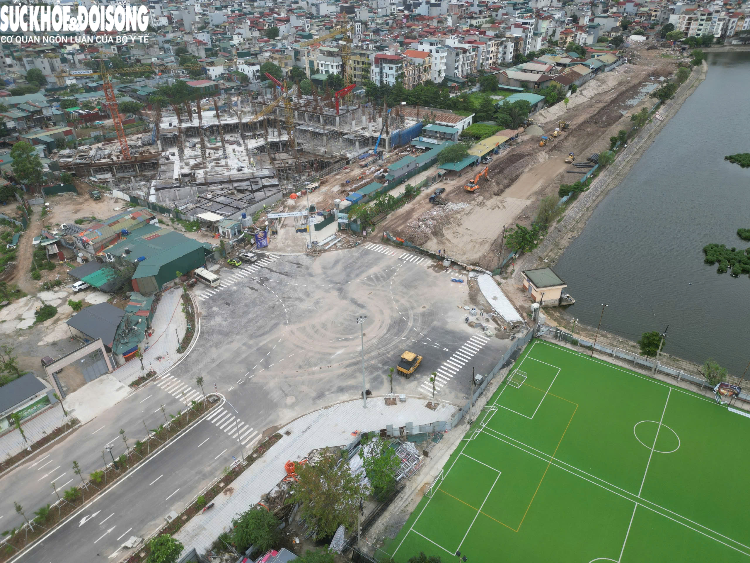 Đốn hạ loạt cây xanh làm đường huyết mạch ở trung tâm Hà Nội- Ảnh 7. Đốn hạ loạt cây xanh làm đường huyết mạch ở trung tâm Hà Nội- Ảnh 7.