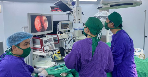 Vá rò dịch não tủy qua đường mũi, cứu 2 bệnh nhân trẻ