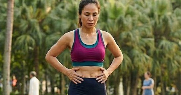 5 bài tập đi bộ giảm mỡ bụng tốt hơn tập gym sau tuổi 50
