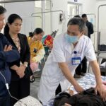 Hàng chục người nhập viện nghi ngộ độc sau ăn bánh mì