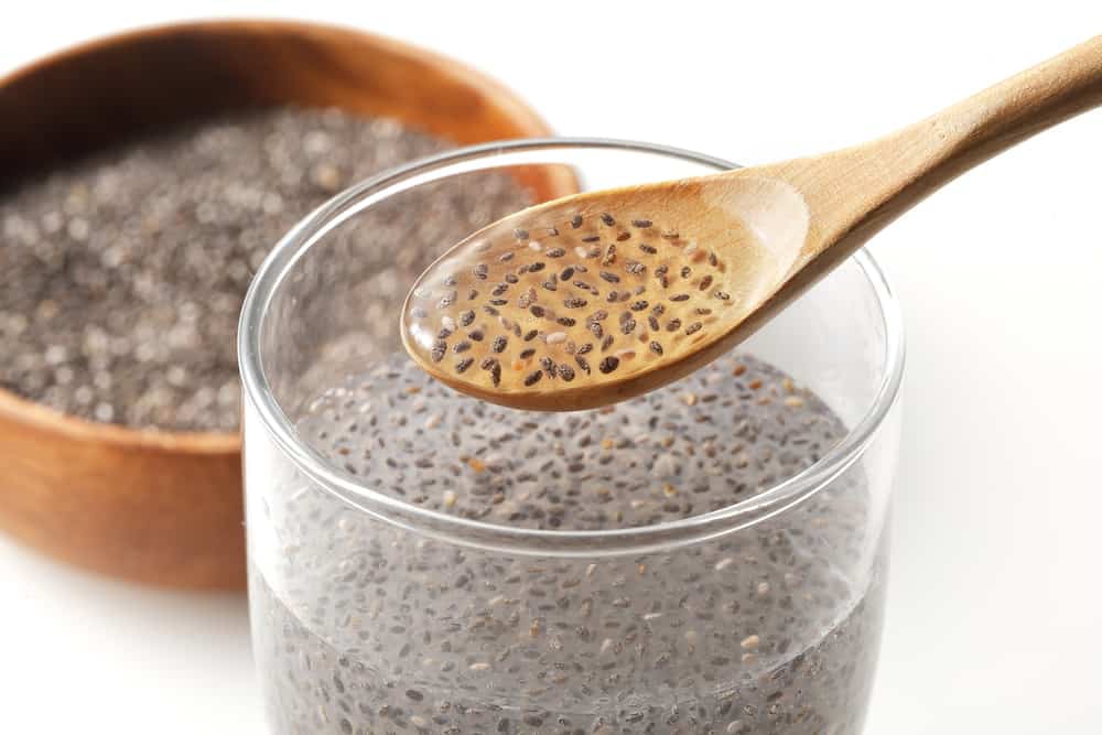 Ngâm hạt chia trong nước hay trong sữa tốt hơn?- Ảnh 1.