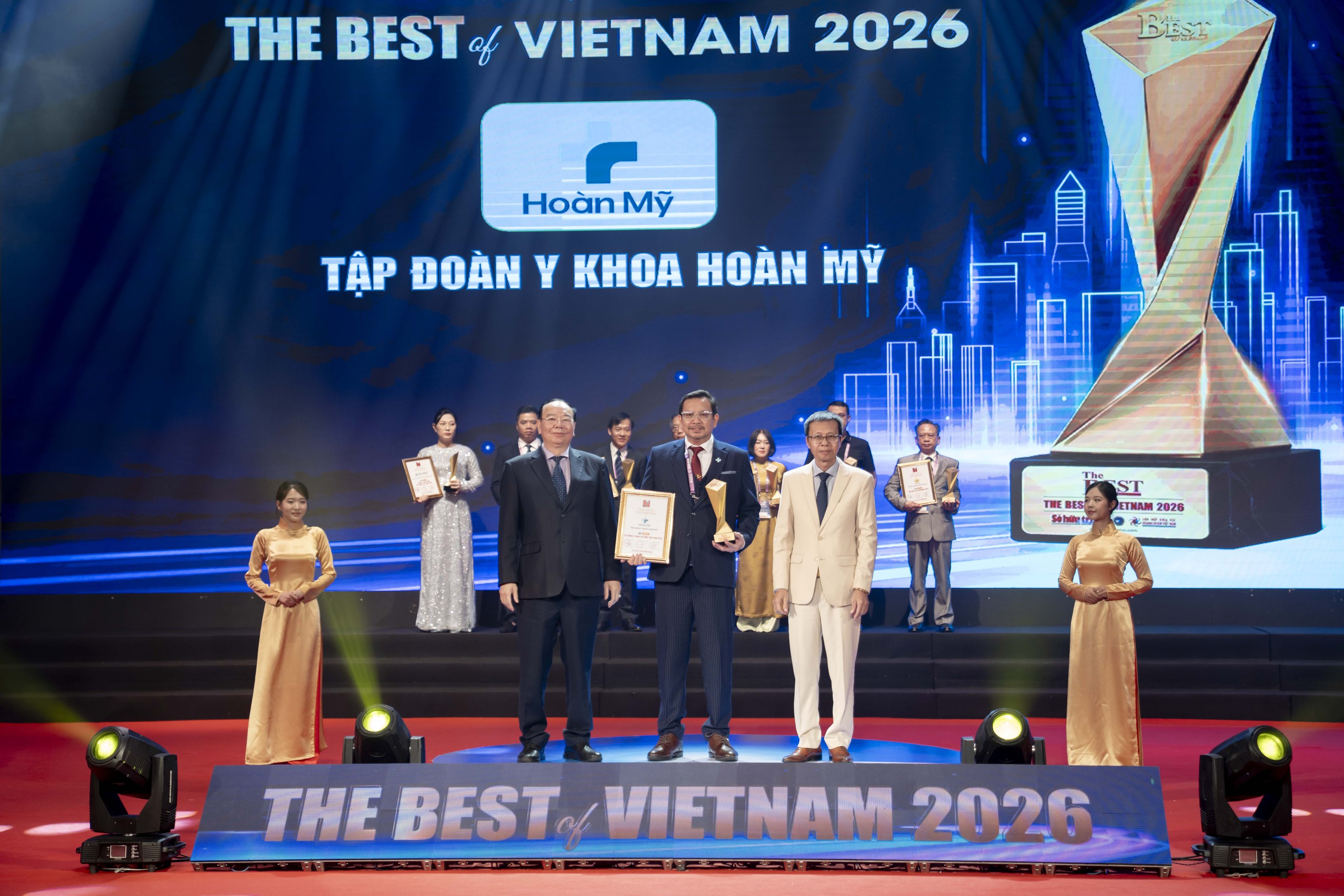 Tập đoàn Y khoa Hoàn Mỹ được vinh danh 'Hệ thống Y khoa tốt nhất Việt Nam 2026'- Ảnh 1.