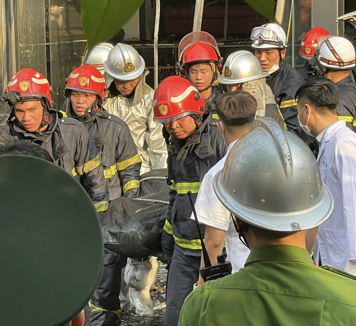 Hà Nội: 1 người tử vong trong vụ cháy trên đường Phú Mỹ- Ảnh 3. Hà Nội: 1 người tử vong trong vụ cháy trên đường Phú Mỹ- Ảnh 3.
