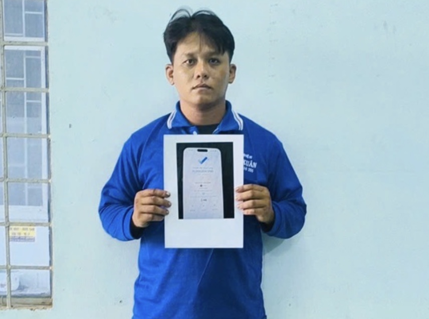 Dùng app ngân hàng giả lừa rút tiền mặt của chủ tiệm tạp hoá- Ảnh 1. Dùng app ngân hàng giả lừa rút tiền mặt của chủ tiệm tạp hoá- Ảnh 1.