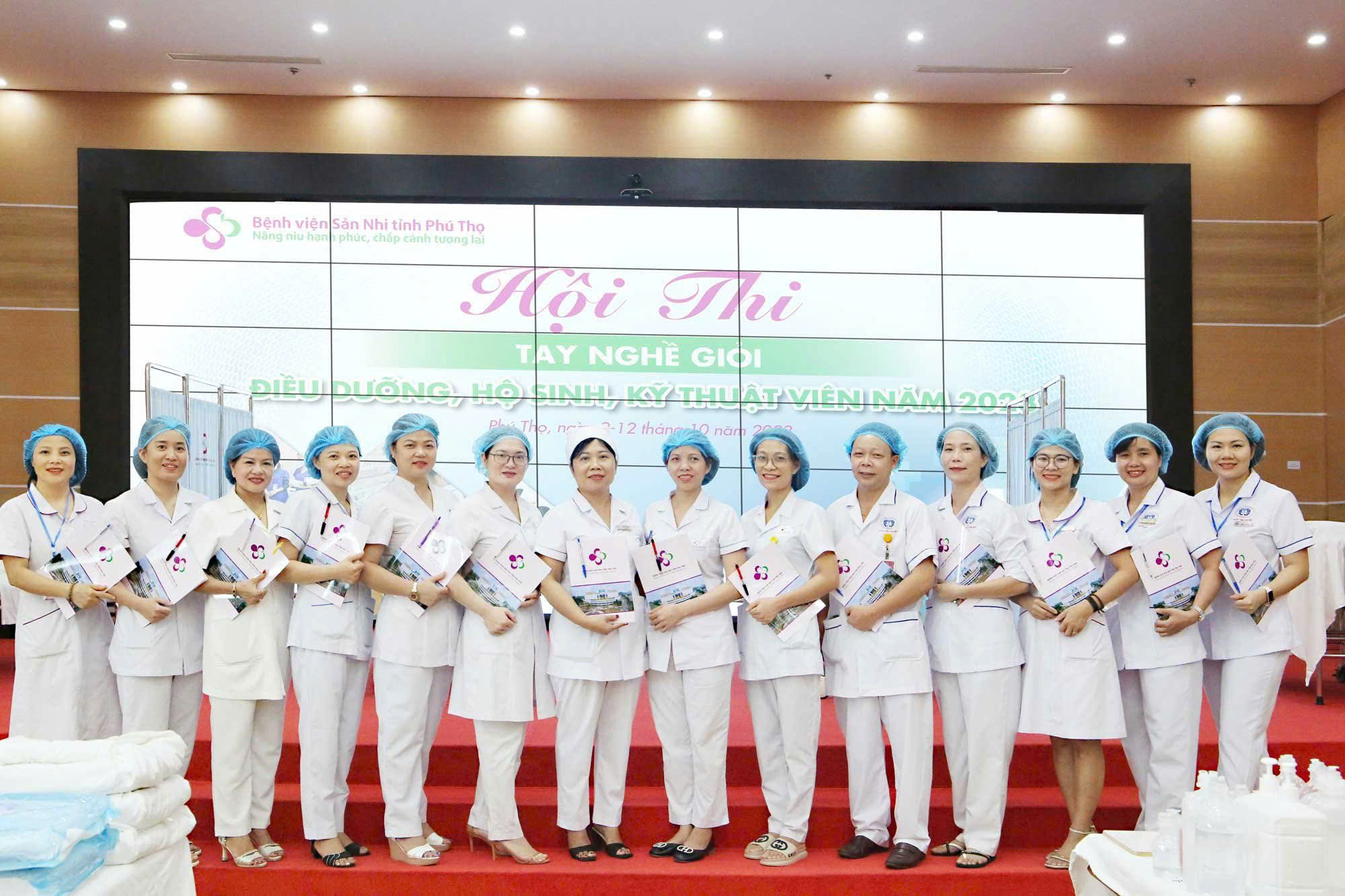 Nữ điều dưỡng Sản Nhi: 'Sau mỗi mũi tiêm, ca trực là trách nhiệm với tính mạng con người'- Ảnh 1. Nữ điều dưỡng Sản Nhi: 'Sau mỗi mũi tiêm, ca trực là trách nhiệm với tính mạng con người'- Ảnh 1.