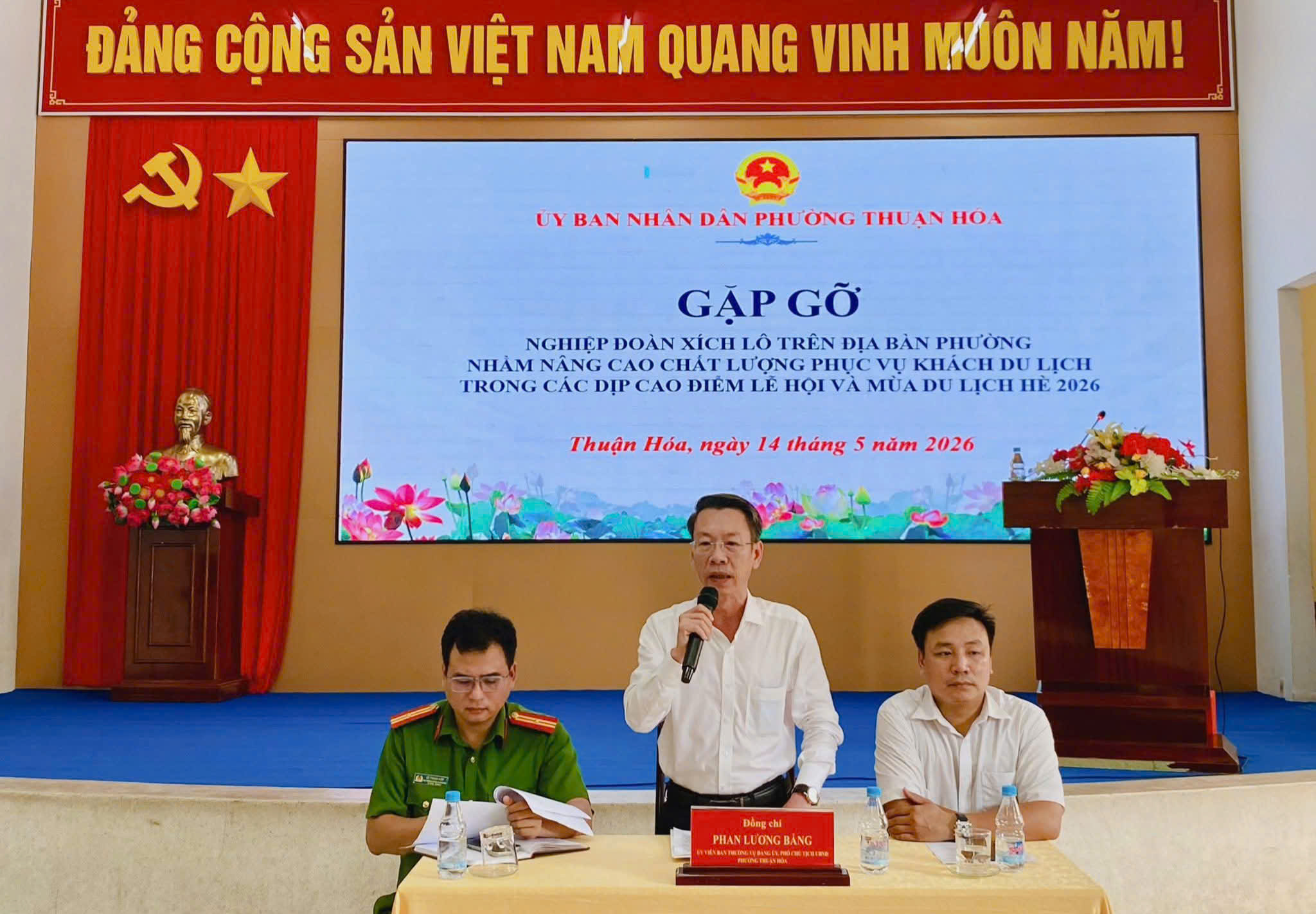 Huế chấn chỉnh tài xế xích lô chèo kéo khách, tăng cường kiểm tra phục vụ du lịch- Ảnh 2. Huế chấn chỉnh tài xế xích lô chèo kéo khách, tăng cường kiểm tra phục vụ du lịch- Ảnh 2.