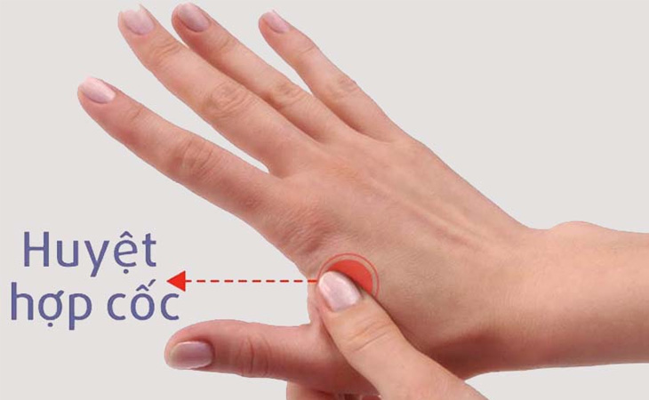 Day bấm huyệt hỗ trợ giảm đau đầu, say nắng mùa hè- Ảnh 1.