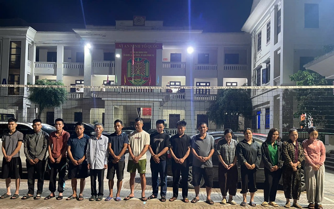 Bắt 4 thiếu niên chặn đường cướp xe máy trong đêm ở Hà Nội- Ảnh 2.