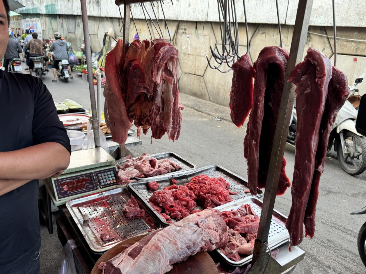 Ngâm thịt lợn vào hóa chất để 'biến' thành thịt bò, đã bán ra thị trường hơn 65 tấn- Ảnh 6. Ngâm thịt lợn vào hóa chất để 'biến' thành thịt bò, đã bán ra thị trường hơn 65 tấn- Ảnh 6.