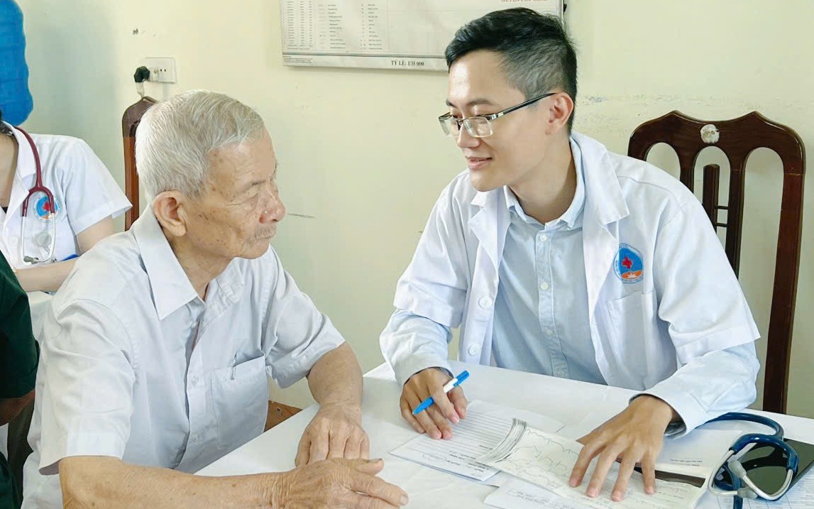 Cách giúp người cao tuổi vượt qua khủng hoảng tuổi nghỉ hưu- Ảnh 3. Sa sút trí tuệ và gánh nặng âm thầm phía sau mỗi gia đình