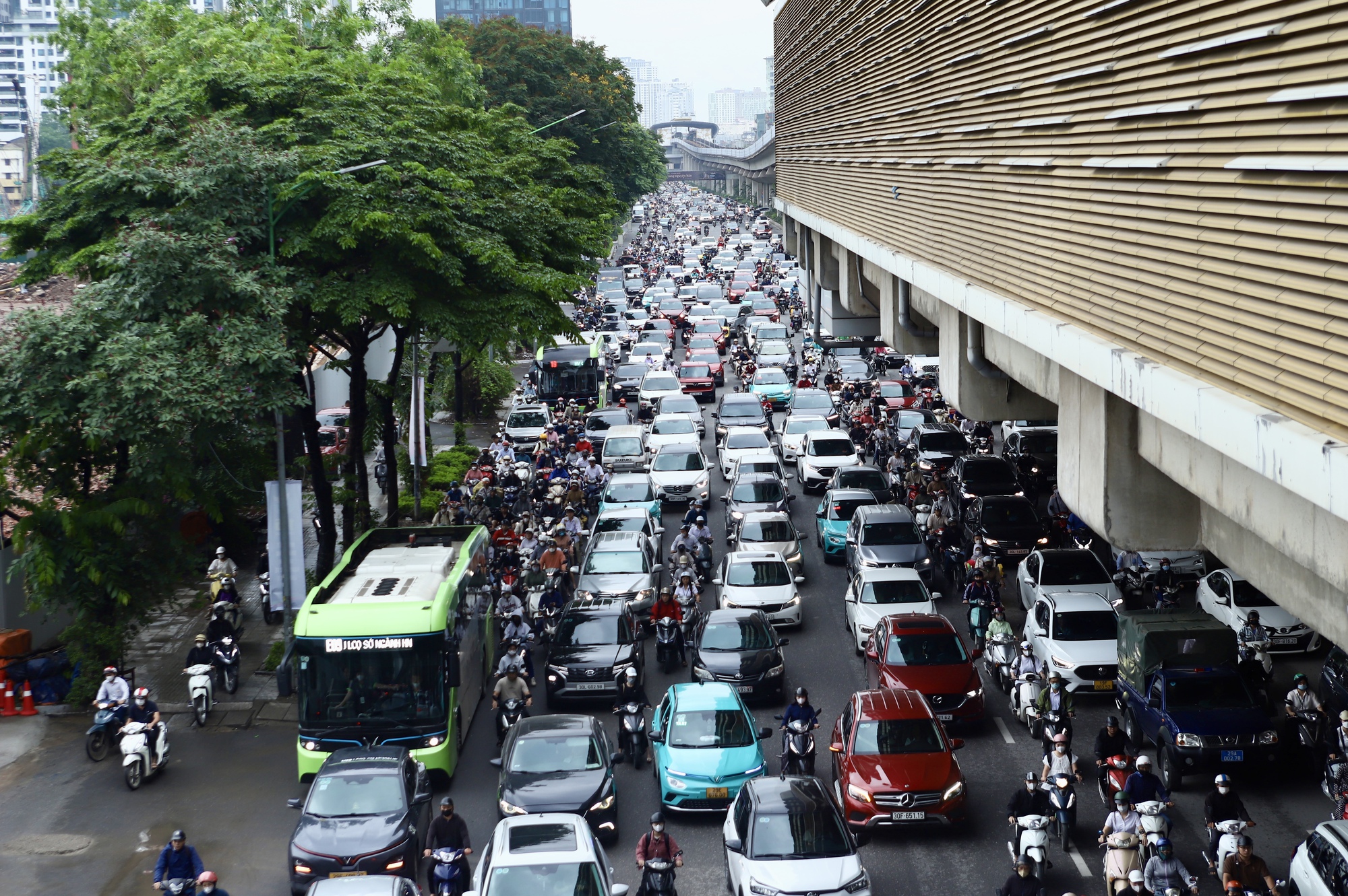 Hà Nội đề xuất mốc thời gian chuyển toàn bộ taxi, xe công nghệ sang xe điện- Ảnh 2. Hà Nội đề xuất mốc thời gian chuyển toàn bộ taxi, xe công nghệ sang xe điện- Ảnh 2.