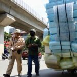 Thu vài nghìn đồng mỗi đơn hàng, shipper chịu tiền phạt gấp nhiều lần vì lỗi này