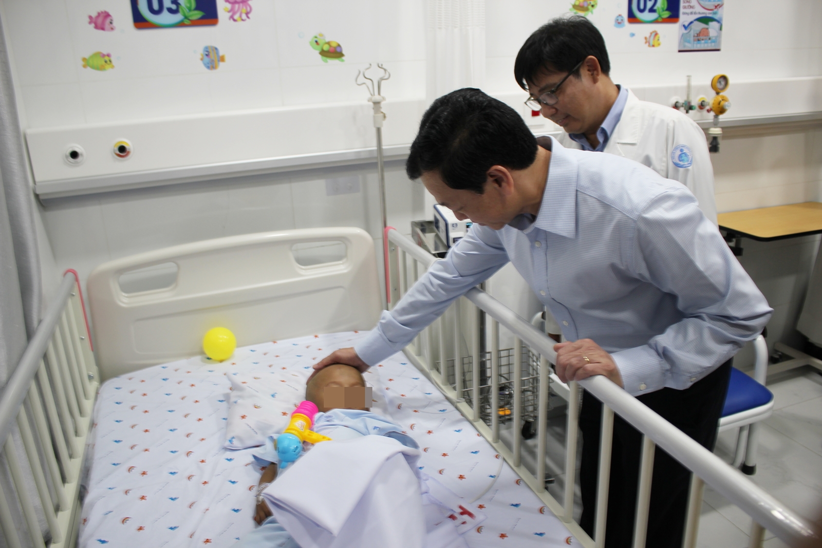 Thứ trưởng Bộ Y tế Nguyễn Tri Thức: 'Đừng để trẻ bị bạo hành rồi mới vào cuộc'- Ảnh 1. Thứ trưởng Bộ Y tế Nguyễn Tri Thức: 'Đừng để trẻ bị bạo hành rồi mới vào cuộc'- Ảnh 1.