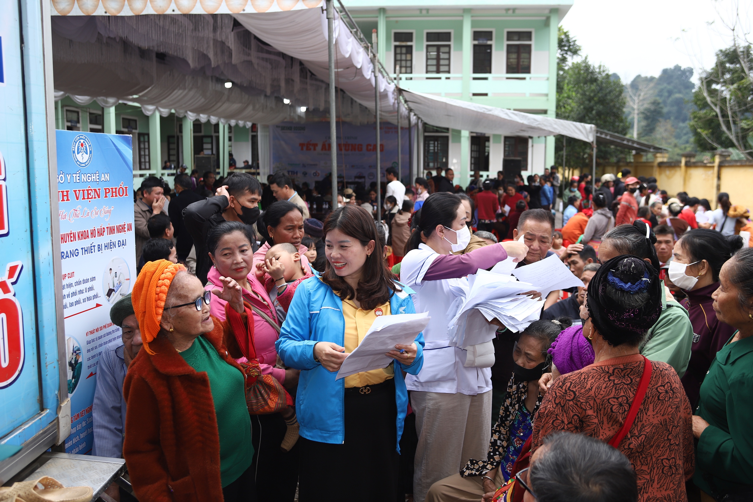 Nghệ An mở chiến dịch khám sức khỏe toàn dân, hướng tới 100% người dân được tầm soát- Ảnh 2. Nghệ An mở chiến dịch khám sức khỏe toàn dân, hướng tới 100% người dân được tầm soát- Ảnh 2.