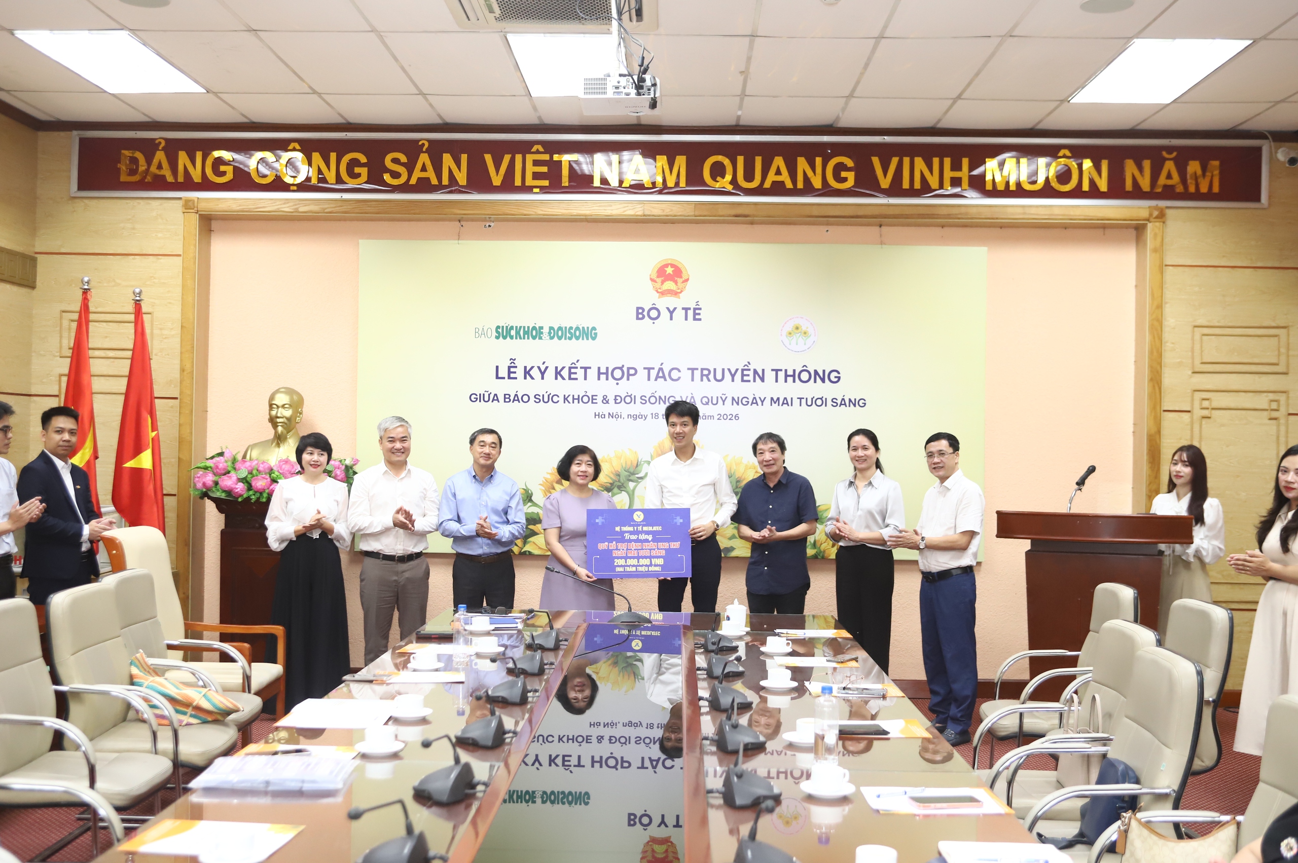 Báo Sức khỏe & Đời sống cùng Quỹ Ngày mai tươi sáng hợp tác lan tỏa thông điệp nhân ái, huy động hỗ trợ bệnh nhân ung thư- Ảnh 8. Báo Sức khỏe & Đời sống cùng Quỹ Ngày mai tươi sáng hợp tác lan tỏa thông điệp nhân ái, huy động hỗ trợ bệnh nhân ung thư- Ảnh 8.