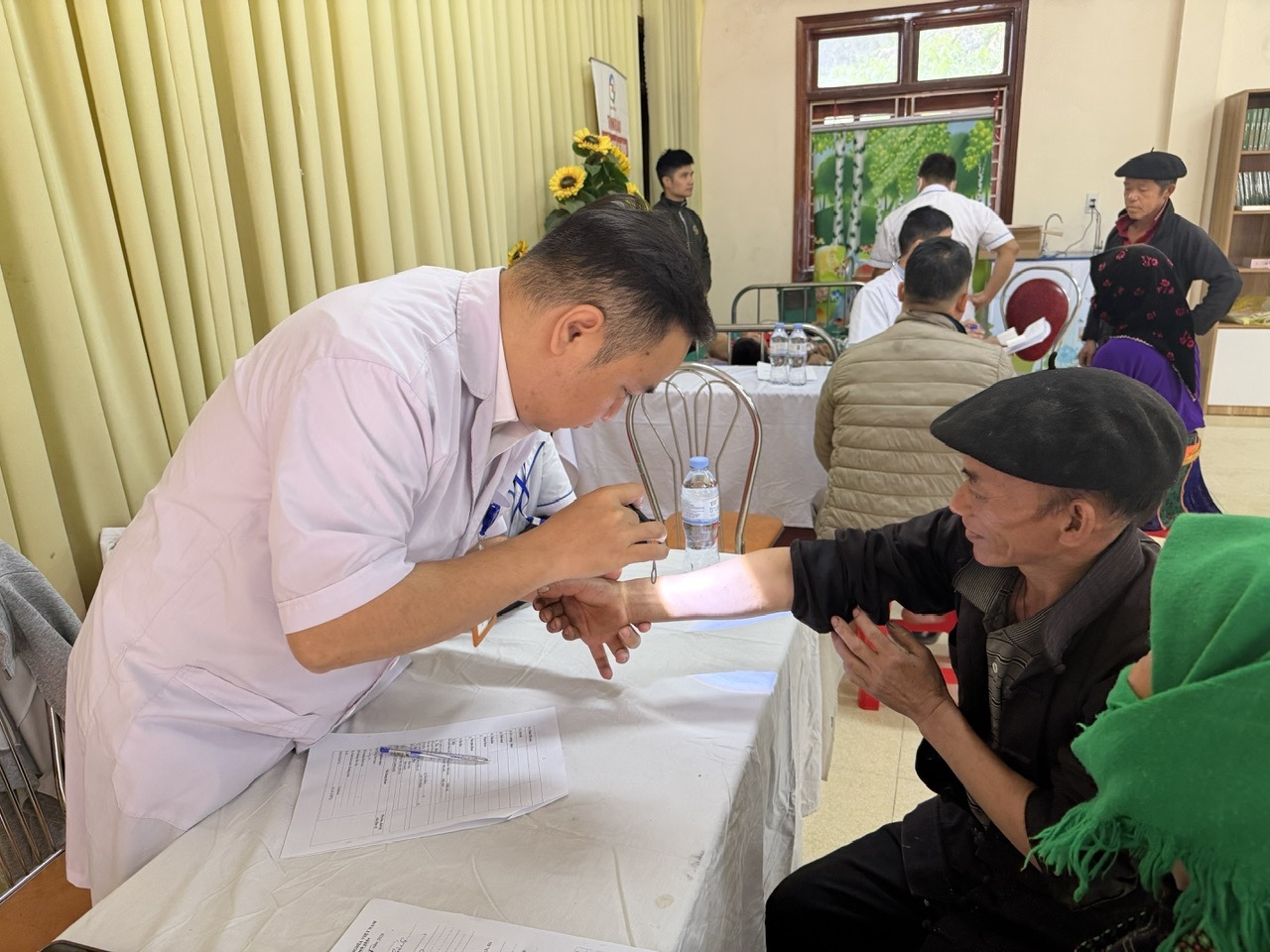 Từ Lũng Cú, Phố Bảng lan tỏa tinh thần phòng bệnh từ sớm, từ xa nơi vùng biên Tổ Quốc - Ảnh 11. Từ Lũng Cú, Phố Bảng lan tỏa tinh thần phòng bệnh từ sớm, từ xa nơi vùng biên Tổ Quốc - Ảnh 11.