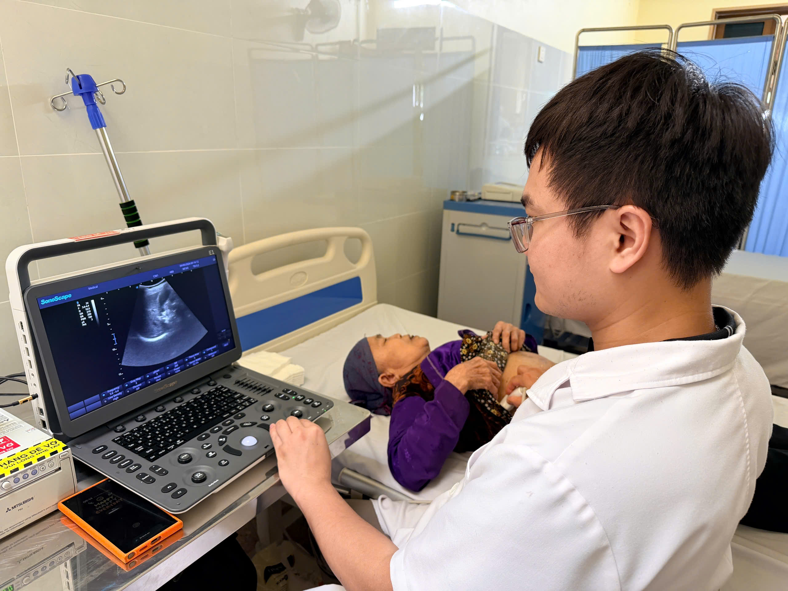 Mang dịch vụ y tế chất lượng miễn phí đến với người có công, gia đình chính sách tại Yên Bài- Ảnh 3. Mang dịch vụ y tế chất lượng miễn phí đến với người có công, gia đình chính sách tại Yên Bài- Ảnh 3.