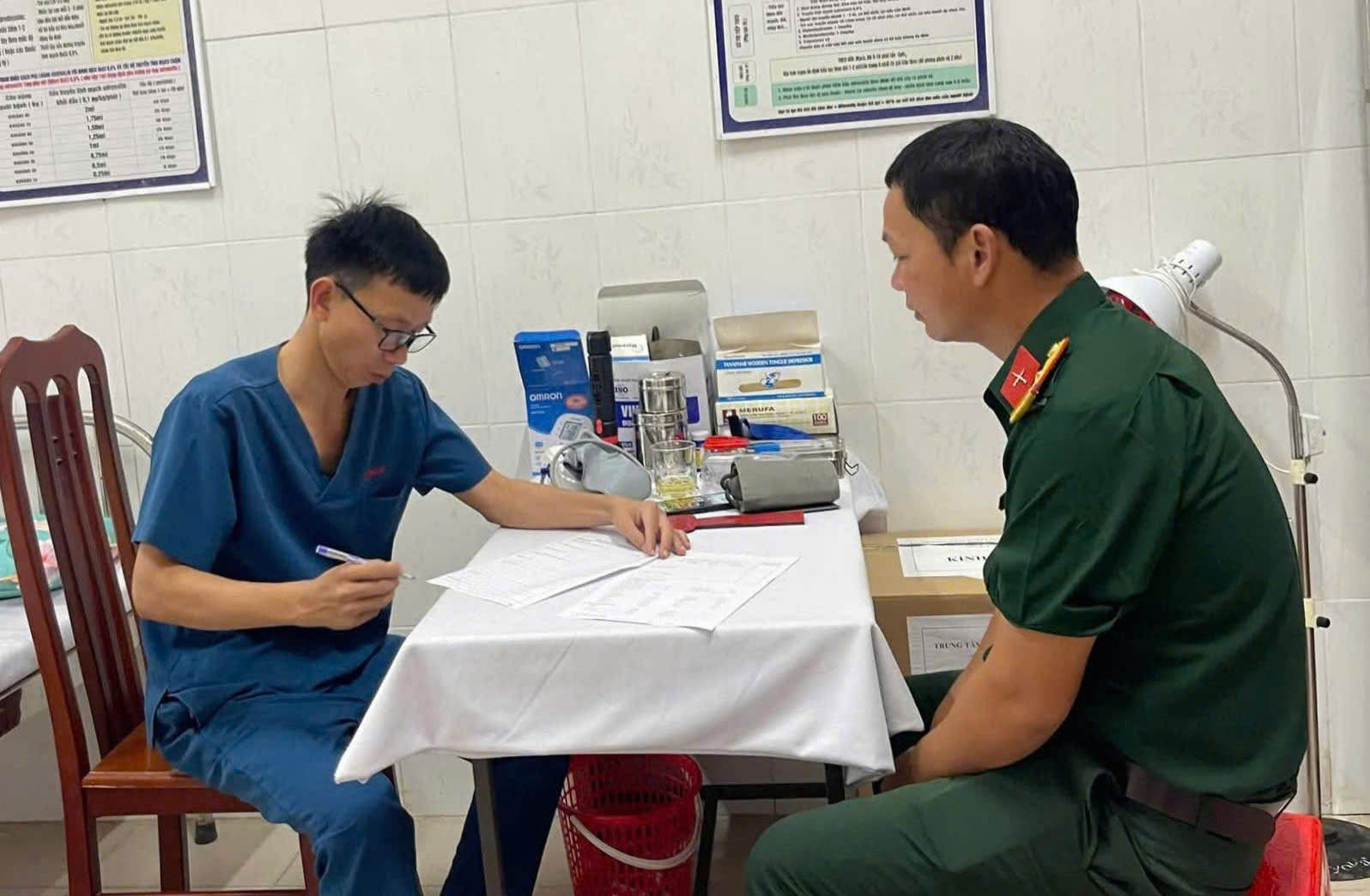 Khám sức khỏe định kỳ cho cán bộ, chiến sĩ tại đặc khu Cồn Cỏ- Ảnh 1. Khám sức khỏe định kỳ cho cán bộ, chiến sĩ tại đặc khu Cồn Cỏ- Ảnh 1.