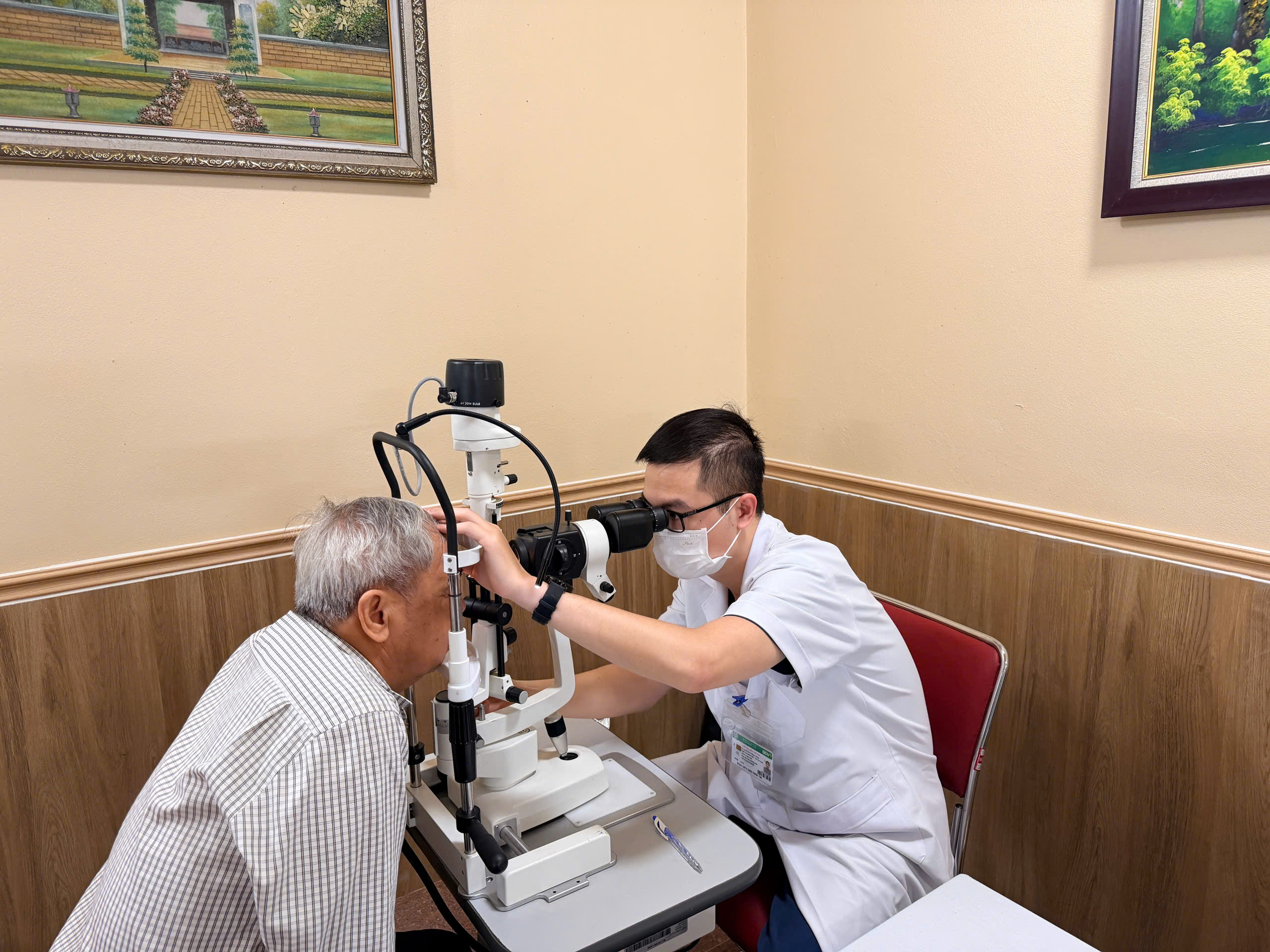Mang dịch vụ y tế chất lượng miễn phí đến với người có công, gia đình chính sách tại Yên Bài- Ảnh 2. Mang dịch vụ y tế chất lượng miễn phí đến với người có công, gia đình chính sách tại Yên Bài- Ảnh 2.
