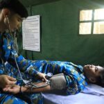 Lặng thầm chăm lo sức khỏe quân nhân dự bị giữa thao trường diễn tập