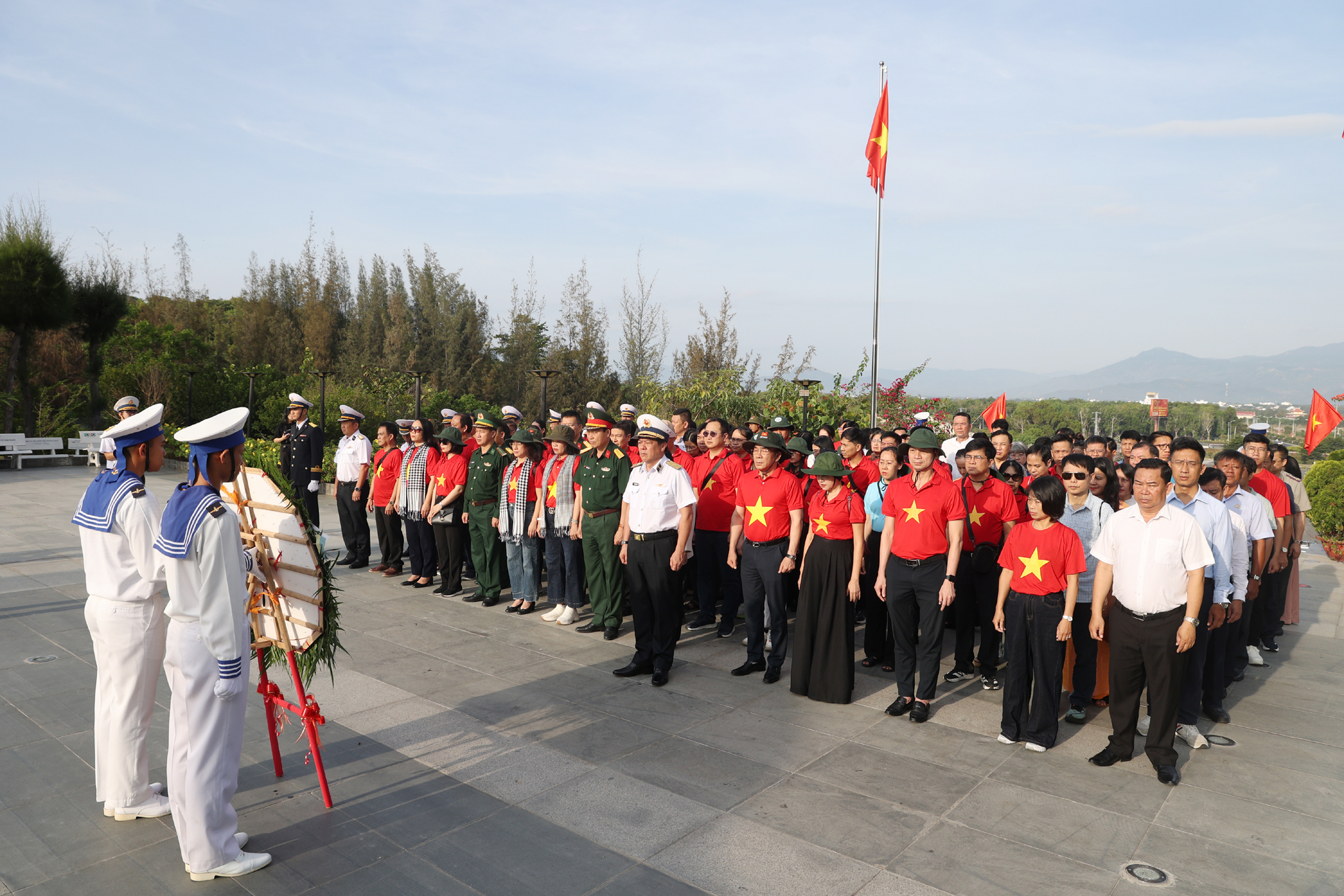 Đoàn Đại biểu Bộ Y tế sẵn sàng lên đường thăm cán bộ, chiến sĩ, nhân dân Trường Sa và nhà giàn DK1- Ảnh 12. Đoàn Đại biểu Bộ Y tế sẵn sàng lên đường thăm cán bộ, chiến sĩ, nhân dân Trường Sa và nhà giàn DK1- Ảnh 12.
