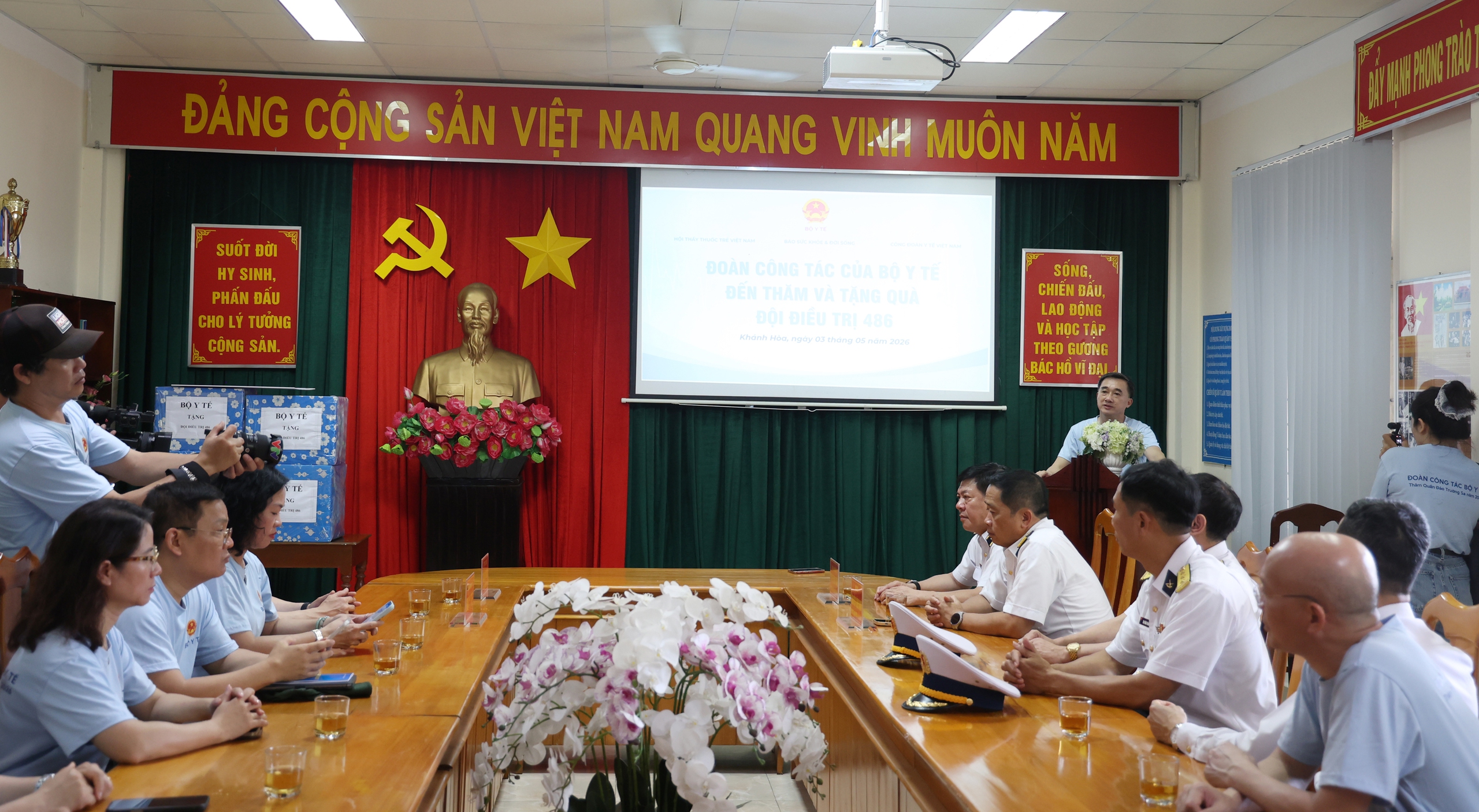 Đoàn Đại biểu Bộ Y tế sẵn sàng lên đường thăm cán bộ, chiến sĩ, nhân dân Trường Sa và nhà giàn DK1- Ảnh 5. Đoàn Đại biểu Bộ Y tế sẵn sàng lên đường thăm cán bộ, chiến sĩ, nhân dân Trường Sa và nhà giàn DK1- Ảnh 5.