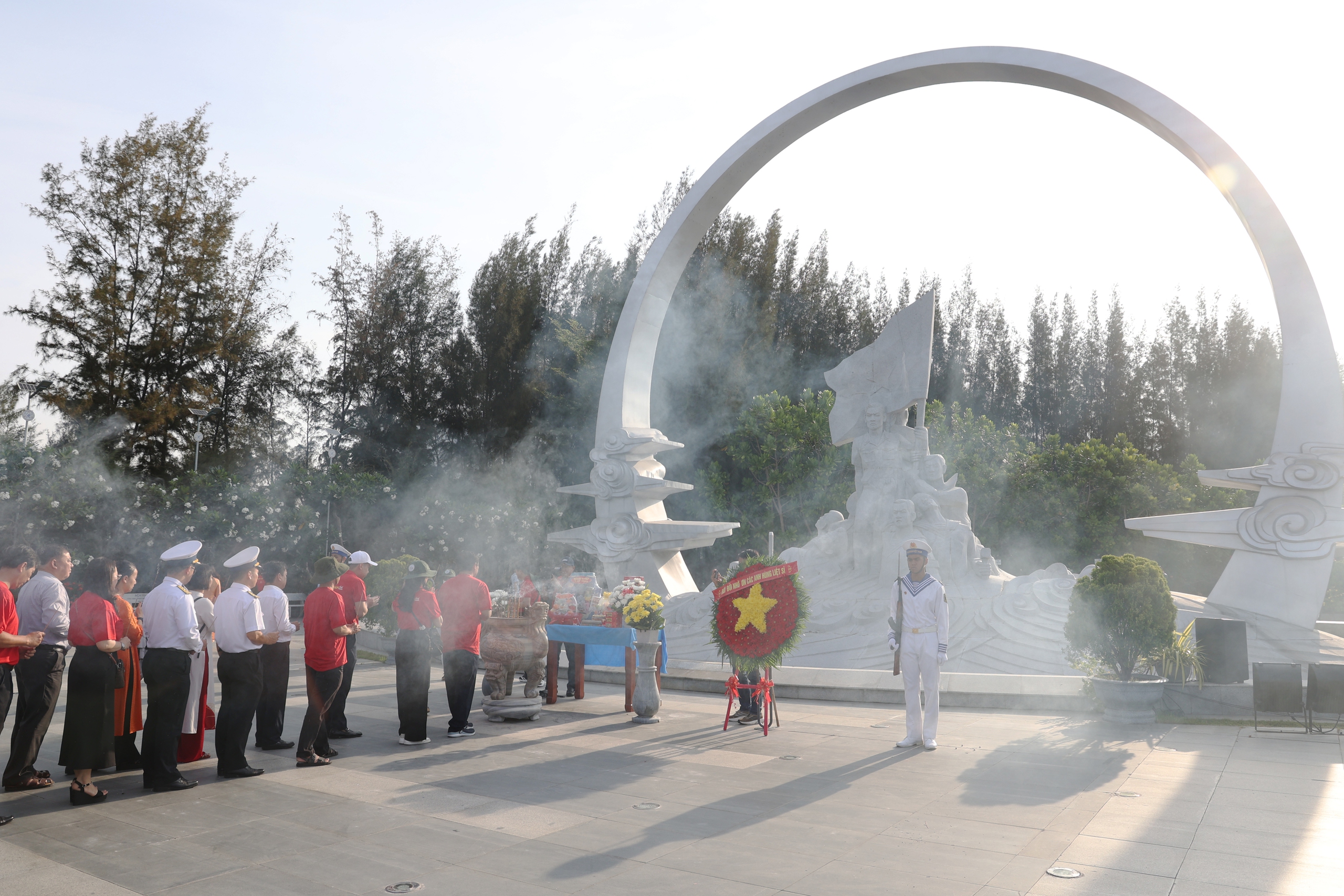 Đoàn Đại biểu Bộ Y tế sẵn sàng lên đường thăm cán bộ, chiến sĩ, nhân dân Trường Sa và nhà giàn DK1- Ảnh 4. Đoàn Đại biểu Bộ Y tế sẵn sàng lên đường thăm cán bộ, chiến sĩ, nhân dân Trường Sa và nhà giàn DK1- Ảnh 4.