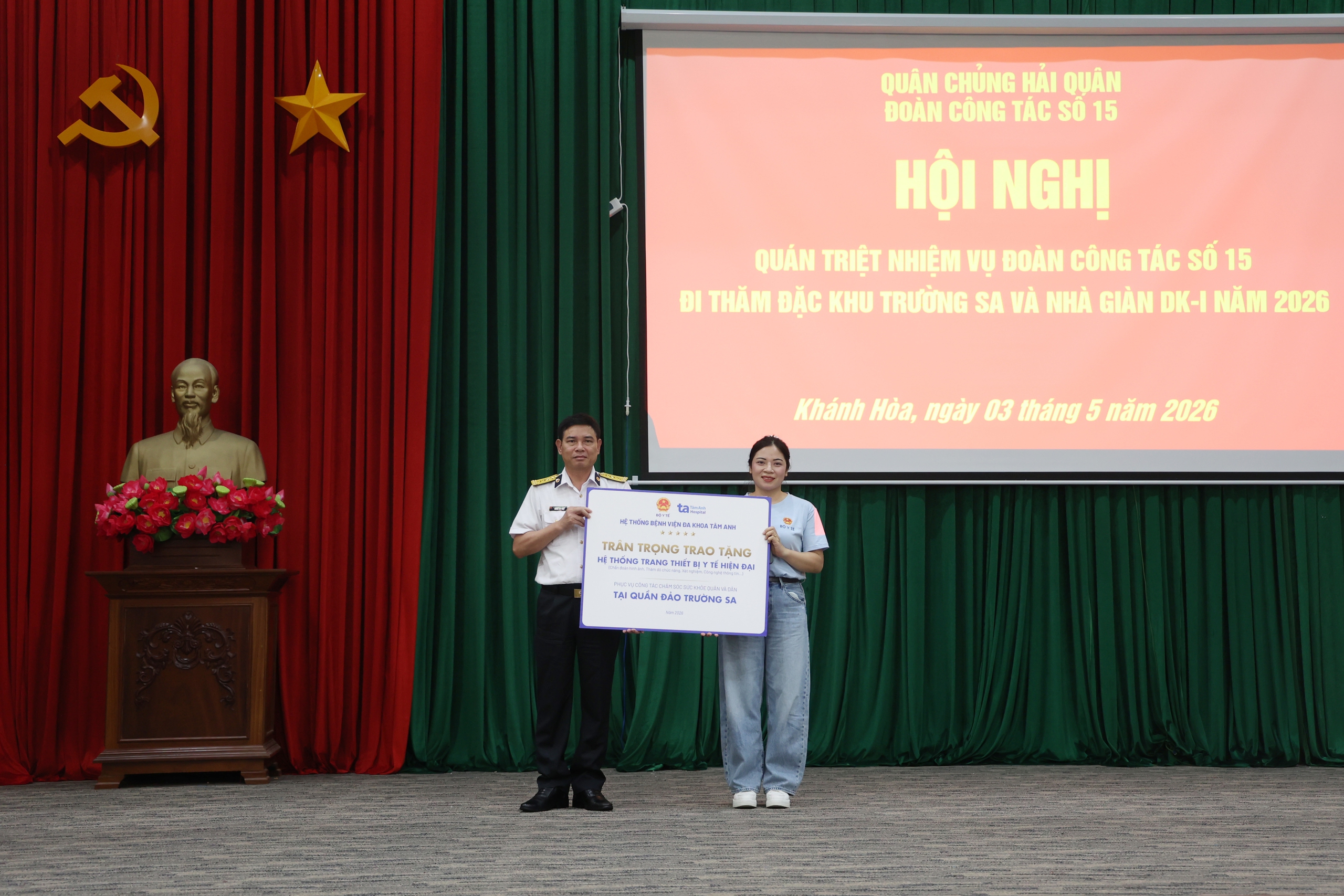 Đoàn Đại biểu Bộ Y tế sẵn sàng lên đường thăm cán bộ, chiến sĩ, nhân dân Trường Sa và nhà giàn DK1- Ảnh 10. Đoàn Đại biểu Bộ Y tế sẵn sàng lên đường thăm cán bộ, chiến sĩ, nhân dân Trường Sa và nhà giàn DK1- Ảnh 10.
