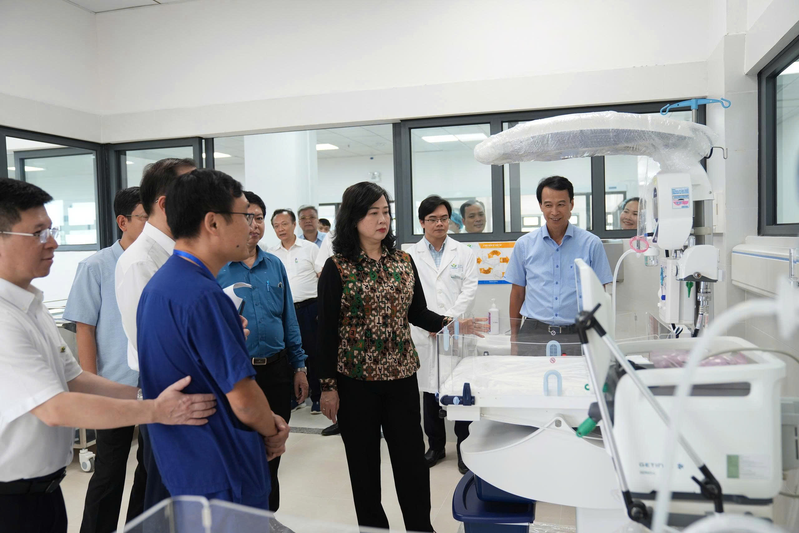 Bộ trưởng Bộ Y tế Đào Hồng Lan: Khẩn trương hoàn thiện các điều kiện để Cơ sở 2 Bệnh viện Nhi Trung ương hoạt động từ ngày 1/6- Ảnh 4. Bộ trưởng Bộ Y tế Đào Hồng Lan: Khẩn trương hoàn thiện các điều kiện để Cơ sở 2 Bệnh viện Nhi Trung ương hoạt động từ ngày 1/6- Ảnh 4.