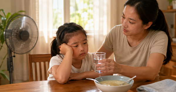 5 dấu hiệu trẻ biếng ăn mùa nóng