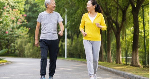 Người đi bộ nhanh và người đi bộ chậm, ai sống lâu hơn?