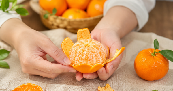 Điều gì xảy ra khi người cao tuổi duy trì thói quen ăn cam?