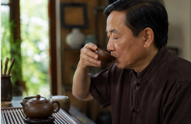 Caffeine trong trà có làm tăng nguy cơ loãng xương?- Ảnh 1. Caffeine trong trà có làm tăng nguy cơ loãng xương?- Ảnh 1.