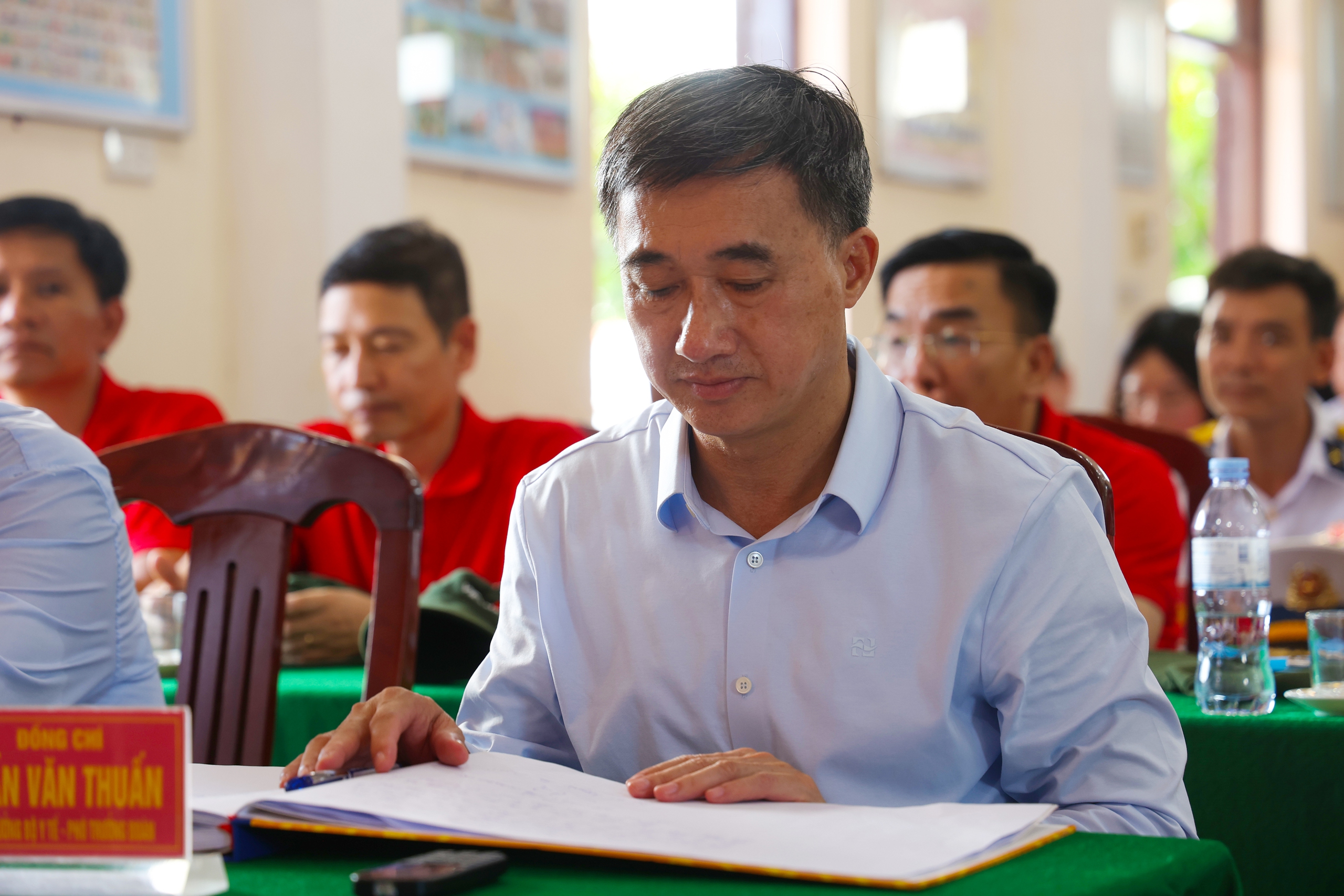 Thứ trưởng Trần Văn Thuấn: Sự cống hiến của cán bộ y tế ở Trường Sa là nguồn nội lực mạnh mẽ để phát triển hệ thống y tế biển đảo- Ảnh 15. Thứ trưởng Trần Văn Thuấn: Sự cống hiến của cán bộ y tế ở Trường Sa là nguồn nội lực mạnh mẽ để phát triển hệ thống y tế biển đảo- Ảnh 15.
