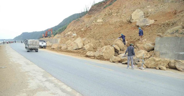 Xử lý điểm sạt lở nghiêm trọng trên tuyến ven biển Hà Tĩnh