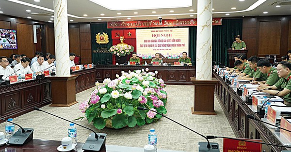 Hà Nội: Vỉa hè vẫn bị lấn chiếm, chợ cóc tái hoạt động