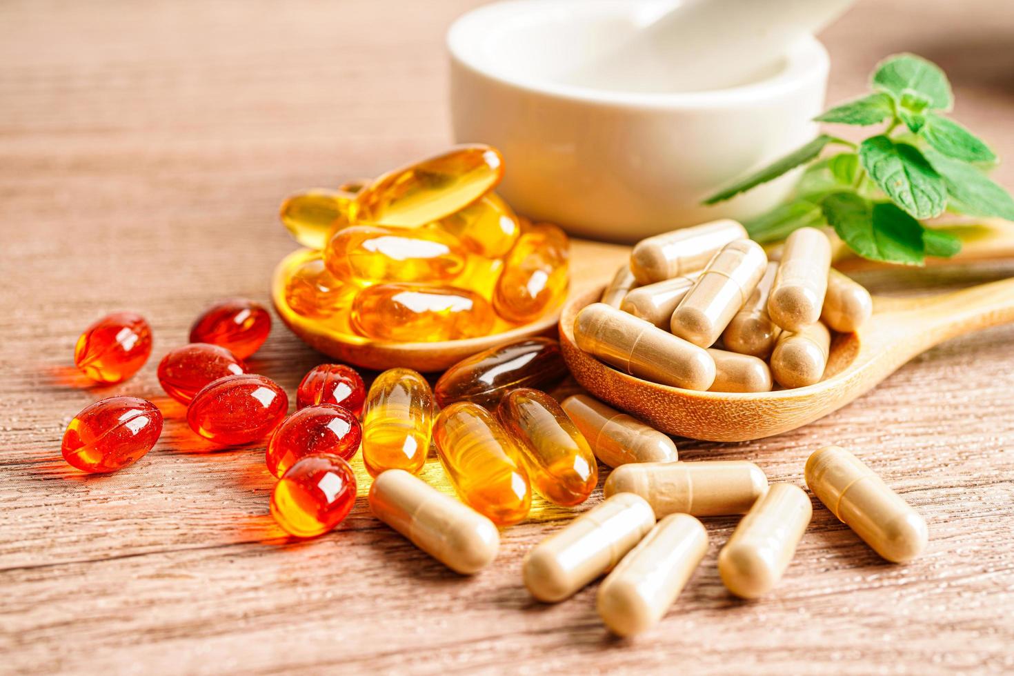 Vì sao nhiều loại vitamin và thực phẩm chức năng không mang lại lợi ích sức khỏe như quảng cáo?- Ảnh 1.