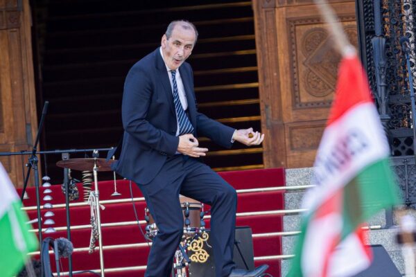 Hành động ‘chưa từng thấy’ của người sắp trở thành Bộ trưởng y tế Hungary