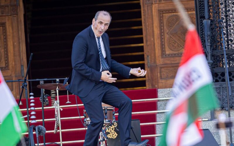 Hành động ‘chưa từng thấy’ của người sắp trở thành Bộ trưởng y tế Hungary