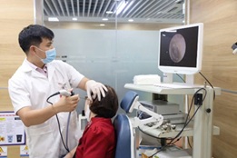 Chuyên gia cảnh báo người thích lặn biển coi chừng bị thủng màng nhĩ- Ảnh 2.