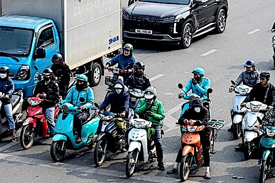 Hà Nội: Số lượng xe xăng 'áp đảo', chuyển đổi xe điện còn nhiều rào cản- Ảnh 2.