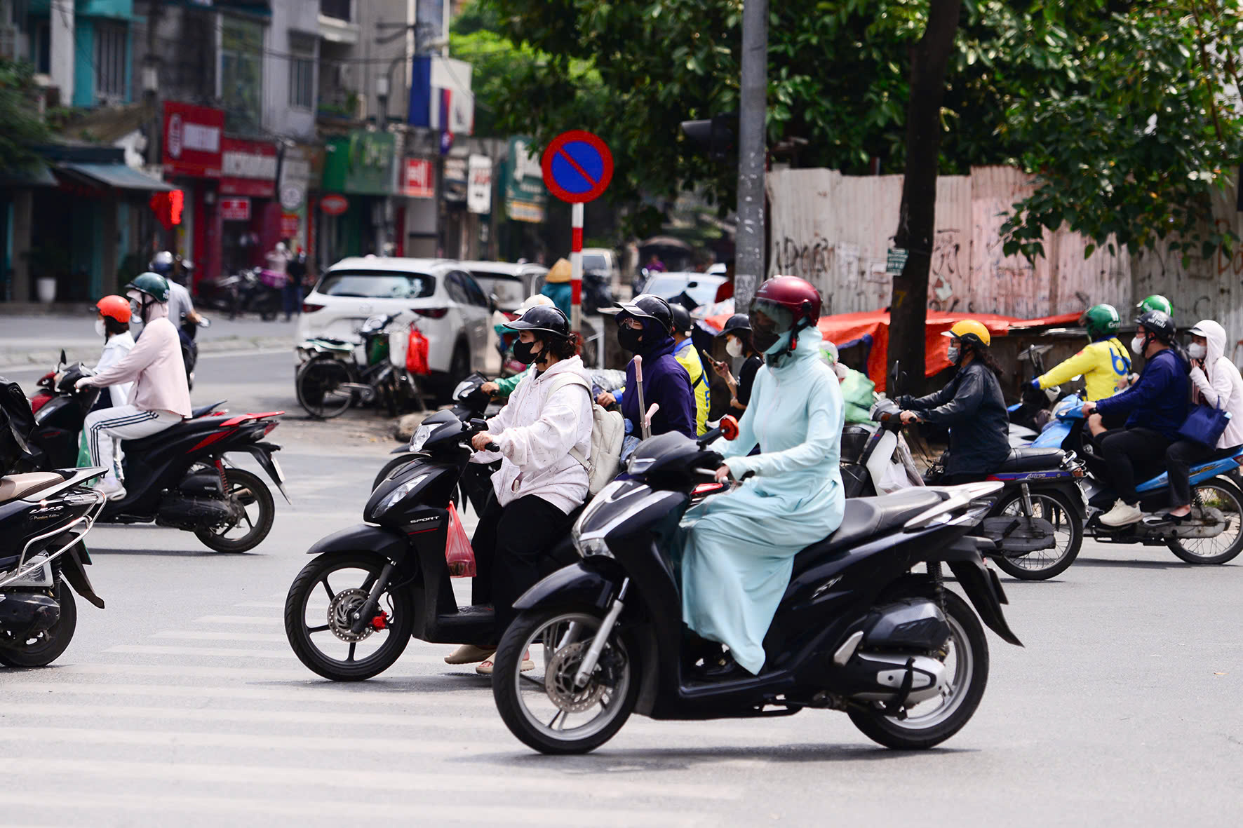 Nhiều khu vực bước vào đợt nắng nóng diện rộng, có nơi trên 39 độ- Ảnh 1. Nhiều khu vực bước vào đợt nắng nóng diện rộng, có nơi trên 39 độ- Ảnh 1.